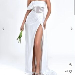 Miss circle dress
Tailor slit